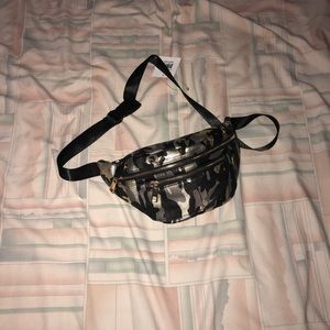 Sparkly camouflage fanny pack